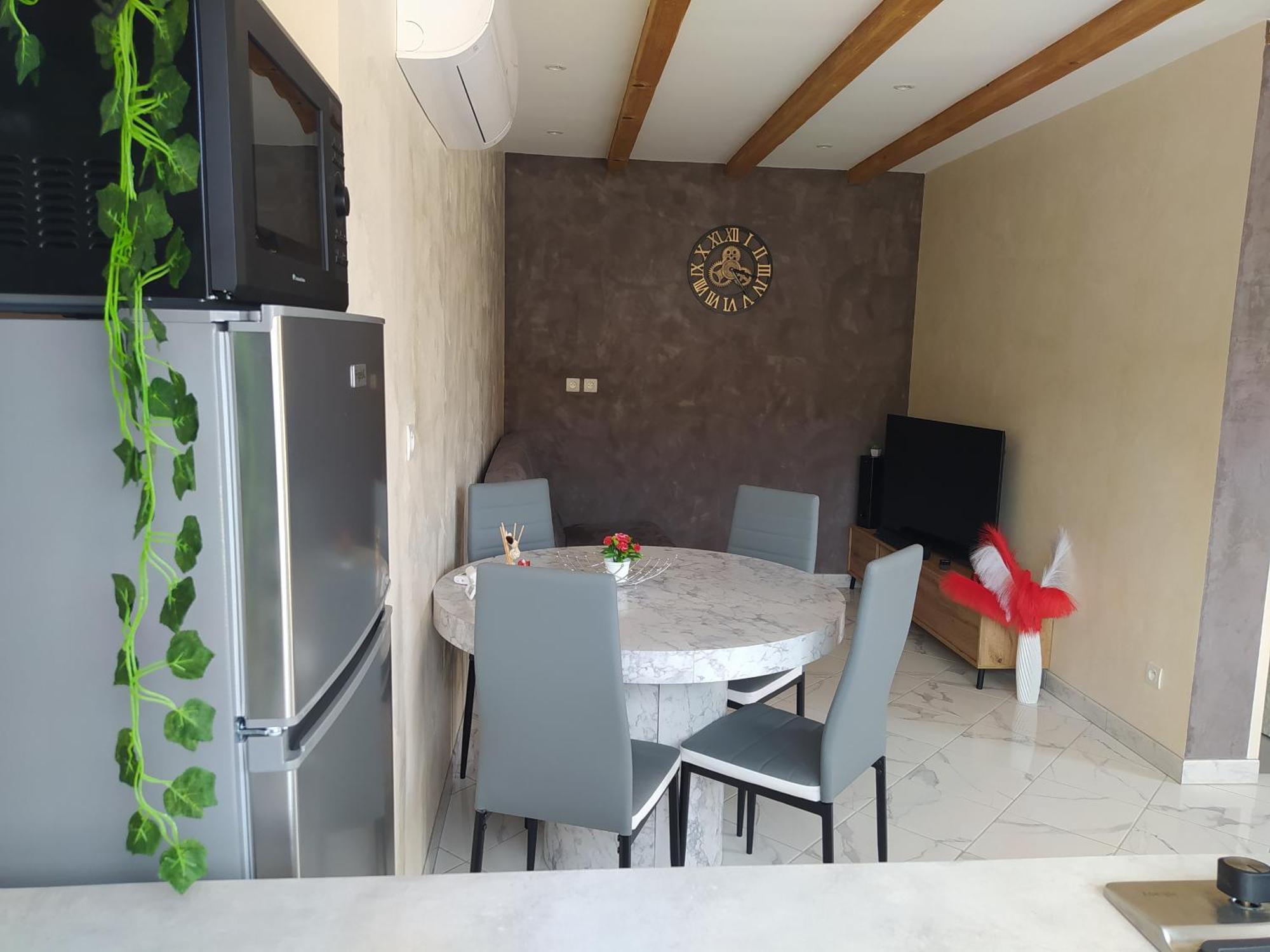 Studio Cosy Avec Terrasse Et Jacuzzi A Disposition De Mai A Aout Rians  Buitenkant foto