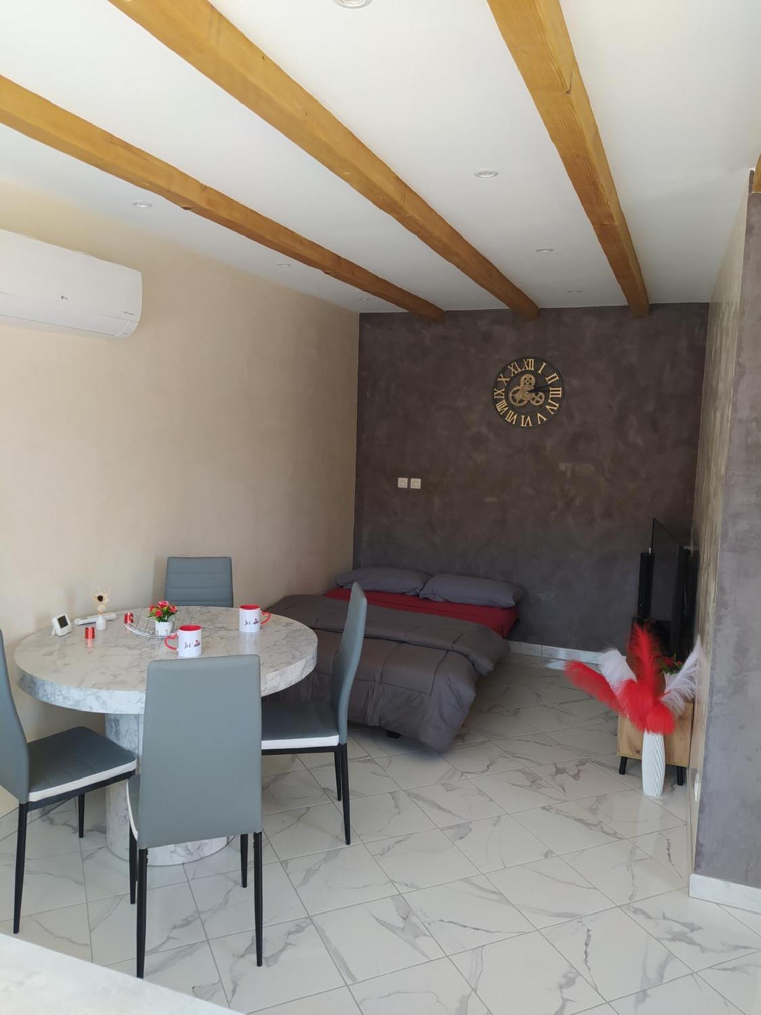 Studio Cosy Avec Terrasse Et Jacuzzi A Disposition De Mai A Aout Rians  Buitenkant foto