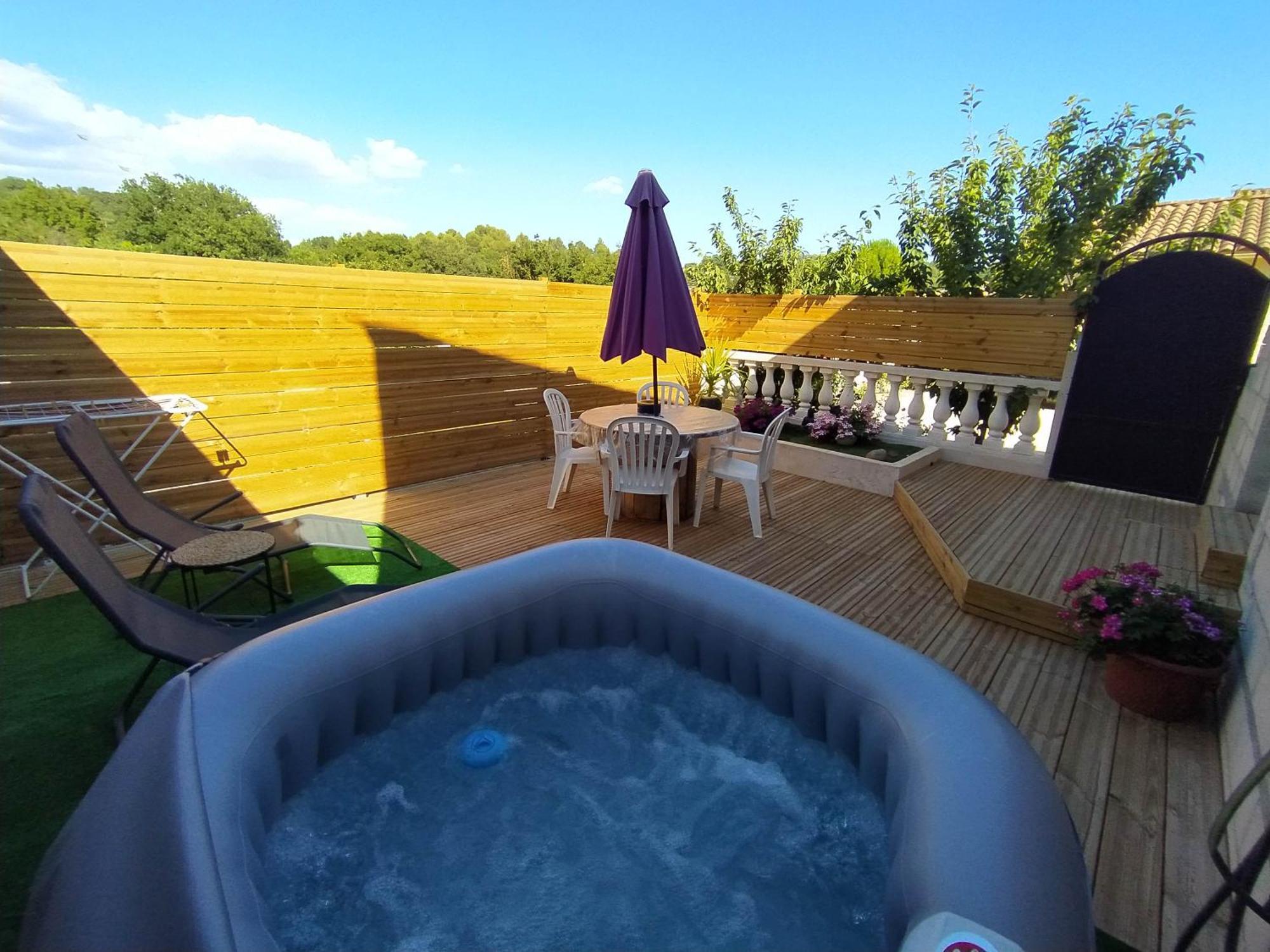 Studio Cosy Avec Terrasse Et Jacuzzi A Disposition De Mai A Aout Rians  Buitenkant foto