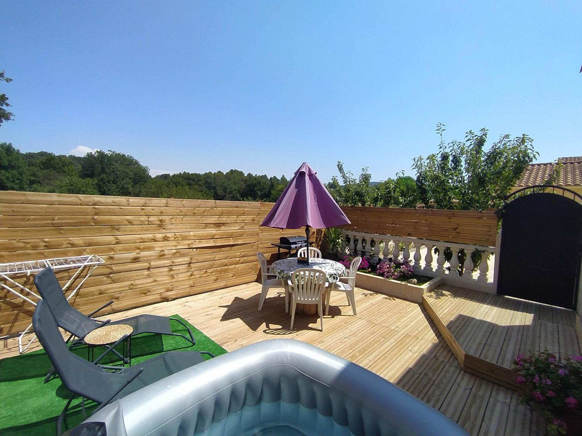 Studio Cosy Avec Terrasse Et Jacuzzi A Disposition De Mai A Aout Rians  Buitenkant foto